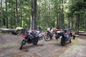 Wir schlüpfen auf Loras Platz mit unter