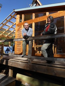 Patrick, der nette Nachbar mit dem wunderschönen Haus mit Seeblick vom Sessel, der über die "Wölfe" aufklärte