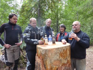 Wir huldigen dem Whiskeyaltar ... in unterschiedlicher Weise ;-)