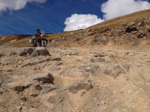 Felsengesteinsstufen runter