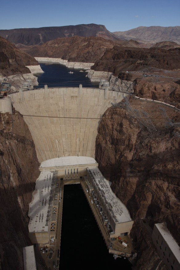 Der Hoover-Dam. Die Sstaumauer ist über 220m hoch.
