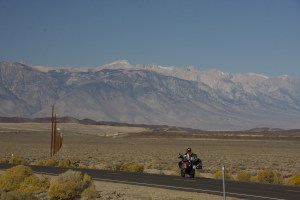Mount Whitney (4414m), der höchste Punkt der Lower 48, nur etwa 100km vom tiefsten Punkt der USA, dem Death Valley (-86m) entfernt.