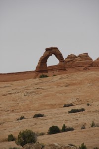 Der berühmte Delikate Arche - er scheint wirklich bald zusammen zu brechen. Man hat lange darüber gestritten, ob man den Arch in Kunststoff einhüllen soll um ihn vor der Erosion zu schützen, sich dann aber dagegen etnschieden. Das ist eben Natur. Irgendwann entstehen Arches und irgendwann brechen sie zusammen. 