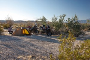 unsichtbar wild campen in der Mitte von Nirgendwo