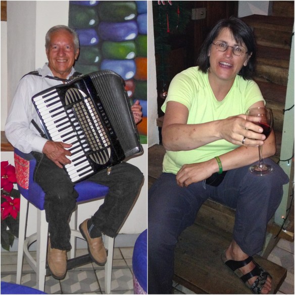 Der Meister an den Tasten und sein Groupie (man beachte den Rotwein ;-) )